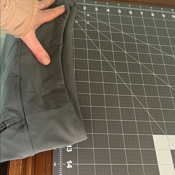 Athleta Gray Activewear Cargo Pants - Picture 5 of 7